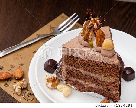ナッツとチョコレートケーキ 71854291