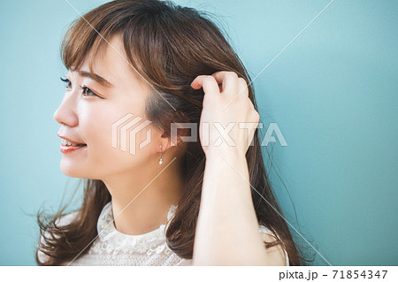 髪の調子がいい女性 髪の調子がいい女性 71854347