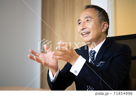 ミドル〜シニアの社長、経営者イメージ ミドル〜シニアの社長、経営者イメージ 71854996