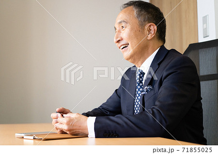 ミドル〜シニアの社長、経営者イメージ 71855025