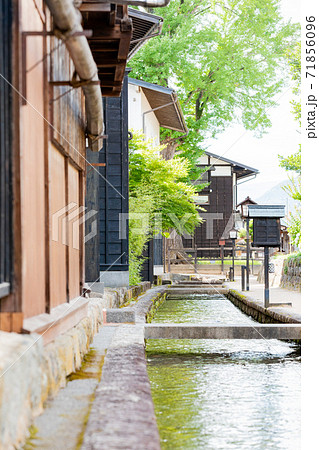 飛騨古川 瀬戸川と白壁土蔵街の写真素材