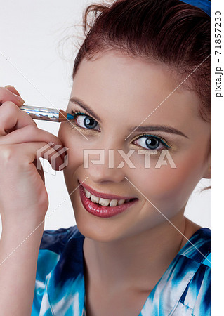 Young Woman Applying Cosmetics 71857230