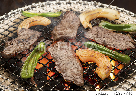 炭火焼肉 71857740