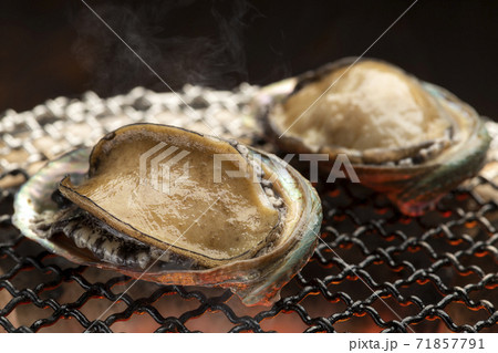 活アワビの炭火焼 71857791