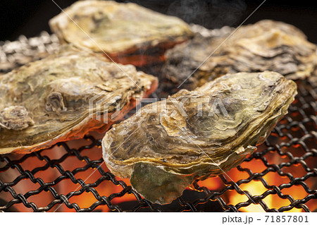 焼き牡蠣 殻付き 71857801