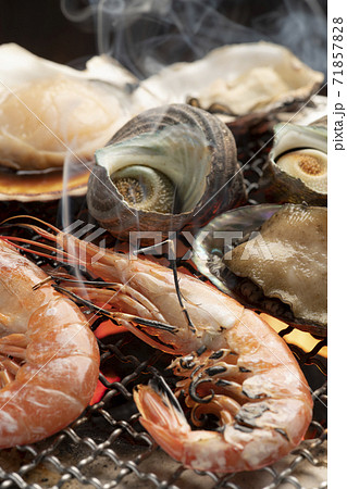 浜焼き(海老、サザエ、ホタテ、アワビ、牡蠣)七輪炭焼き 浜焼き(海老、サザエ、ホタテ、アワビ、牡蠣)七輪炭焼き 71857828