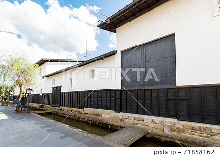飛騨古川 瀬戸川と白壁土蔵街 飛騨古川 瀬戸川と白壁土蔵街 71858162