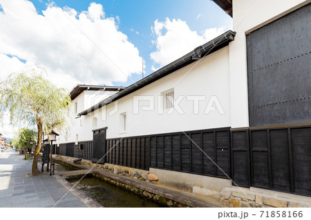 飛騨古川 瀬戸川と白壁土蔵街 飛騨古川 瀬戸川と白壁土蔵街 71858166