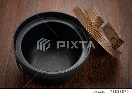 炊飯用の鉄釜 71858876