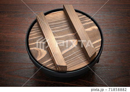 炊飯用の鉄釜 71858882