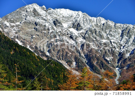 新雪の穂高岳 新雪の穂高岳 71858991