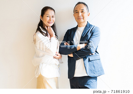 おしゃれなシニア夫婦 おしゃれなシニア夫婦 71861910