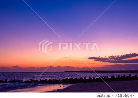 夕日と海 71866047