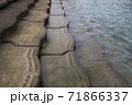 海へ続く階段 71866337