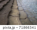 海へ続く階段 71866341