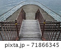 海へ続く階段 71866345