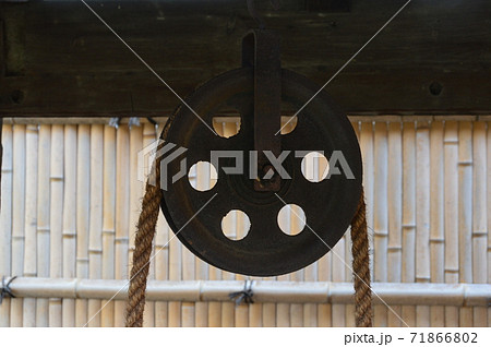 井戸の滑車（千利休屋敷跡／大阪府堺市堺区宿院町西1丁17-1） 71866802