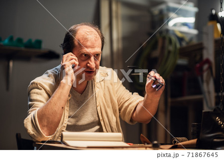 a dissatisfied customer calls the store's support service, talks on the phone, and is angry. 71867645