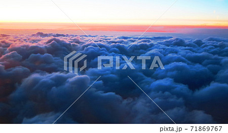 黒い雲海の風景 71869767