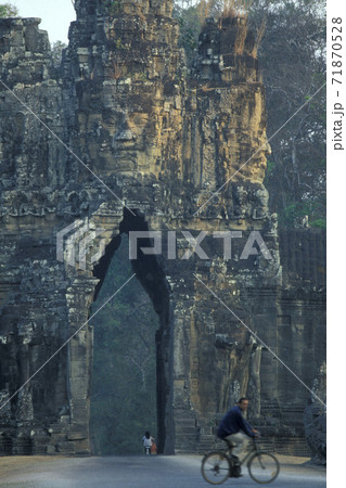 CAMBODIA SIEM REAP ANGKOR THOM BAYON TEMPLE 71870528