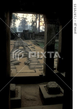 CAMBODIA SIEM REAP ANGKOR WAT TEMPLE 71870535