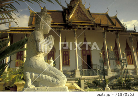 CAMBODIA PHNOM PENH ROYAL PALACE 71870552