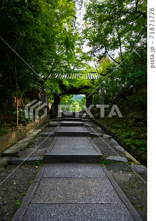 高台寺 台所門と台所坂 高台寺 台所門と台所坂 71871726