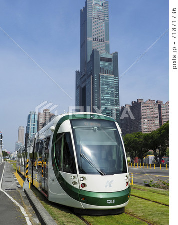 台湾 高雄85ビルと高雄LRT / 85 Sky Tower and Kaohsiung LRT 71871736