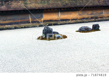 龍安寺の石庭(枯山水) 龍安寺の石庭(枯山水) 71874819