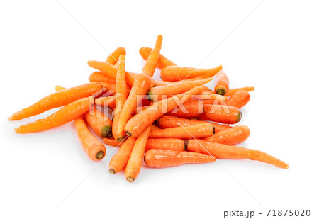 Fresh Carrot isolated on white background 71875020