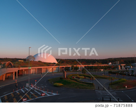 愛・地球博記念公園駅前の地球市民交流センター 71875888