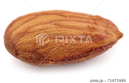 Almonds nuts isolated on a white background Almonds nuts isolated on a white background 71875989