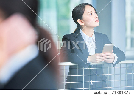 若いビジネスウーマン 71881827