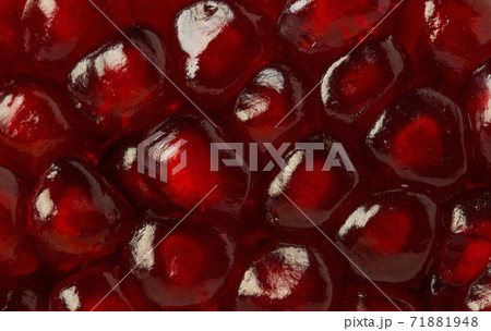 Pomegranate grains 71881948