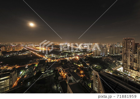 バンコク Noble Revolve Ratchada 2 高層階からの眺望 夜景  Bangkok 71881959