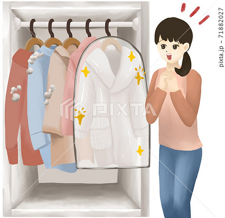 ほこり対策をしたクローゼット服と喜ぶ女性 ほこり対策をしたクローゼット服と喜ぶ女性 71882027