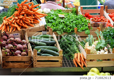 Vegetable market 71882613