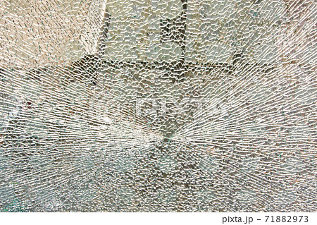 Broken glass 71882973