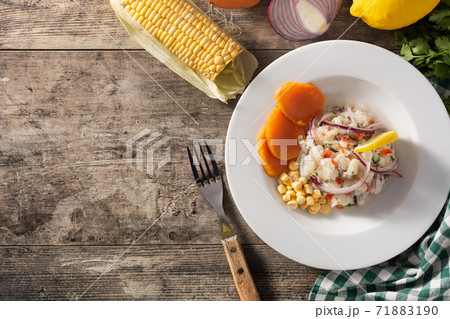 Traditional peruvian ceviche with fish, sweet potato, corn and vegetables 71883190