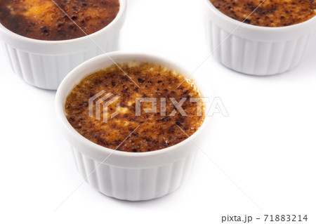 Homemade creme brulee in bowl 71883214
