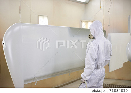 Airplane wing and worker. 71884839