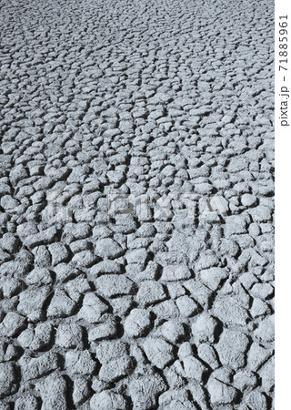 Dry soil Dry soil 71885961