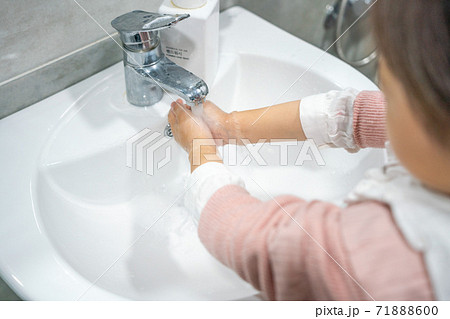 幼児 子供 泡 71888600