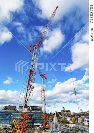 建設現場・タワークレーン車の景色の写真素材 [71888701] - PIXTA