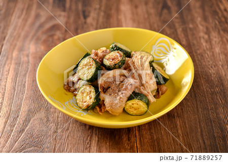 ズッキーニと豚の味噌バター炒め 71889257