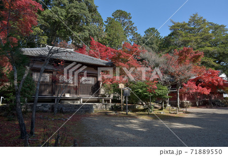 秋の神護寺　明王堂と和気公霊廊　京都市 71889550