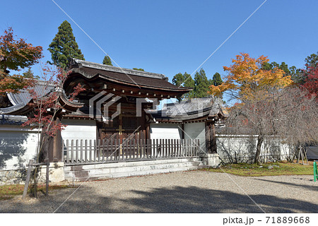 秋の神護寺 書院の門 京都市 秋の神護寺 書院の門 京都市 71889668