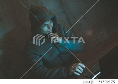 ハッカー 71890175