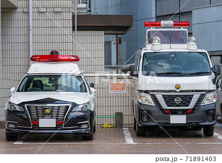 事故処理車とパトカーの写真素材