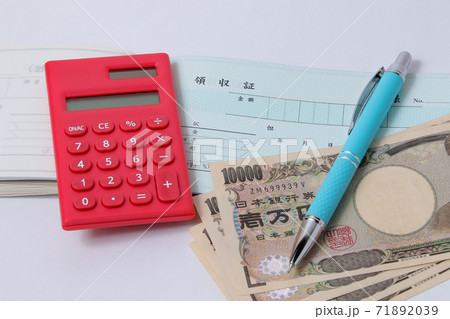 領収書、事務、文具、ペン、計算機、経理、事務用品、文房具、計算、紙幣、お金、万札、一万円、請求 領収書、事務、文具、ペン、計算機、経理、事務用品、文房具、計算、紙幣、お金、万札、一万円、請求 71892039
